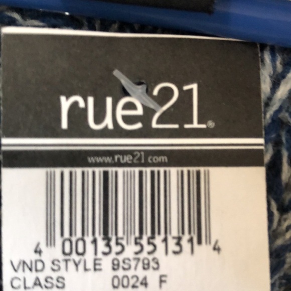 Rue21 women’s blue & white sweater - Picture 4 of 4